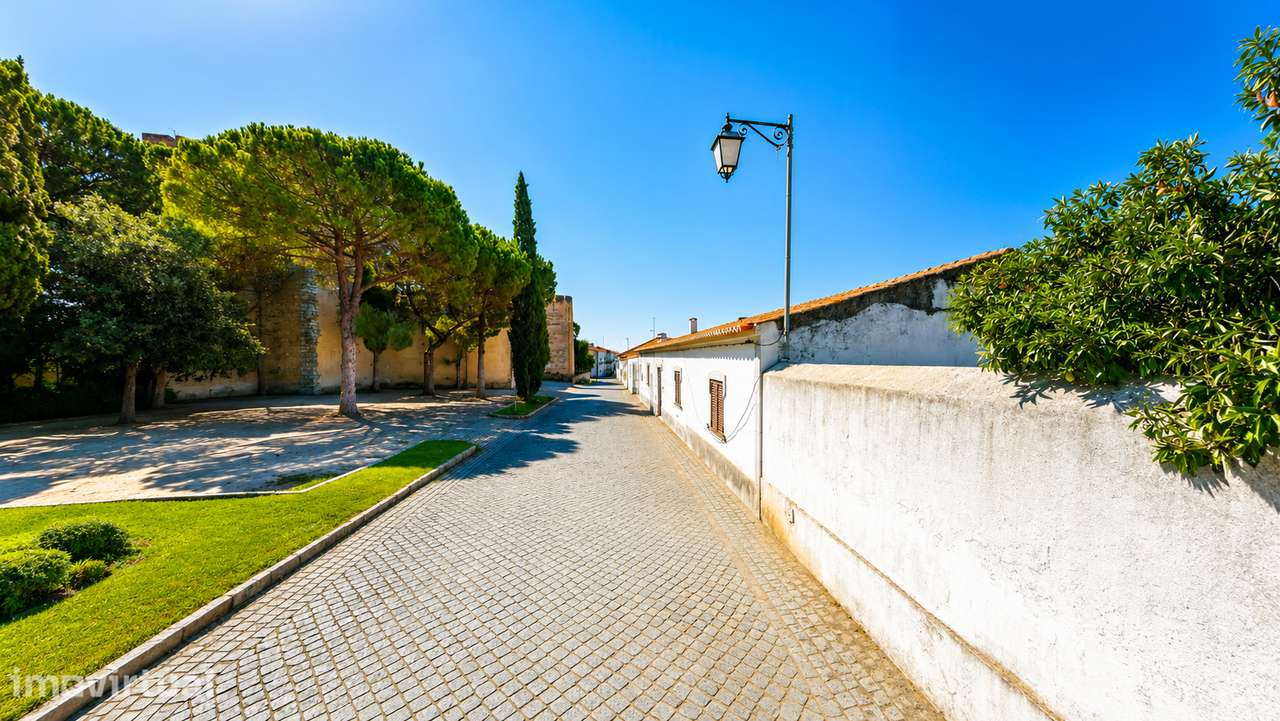 MORADIA T3 COM LOGRADOURO JUNTO AO CASTELO DE ALVITO/CENTRO HISTÓRICO - Grande imagem: 2/7