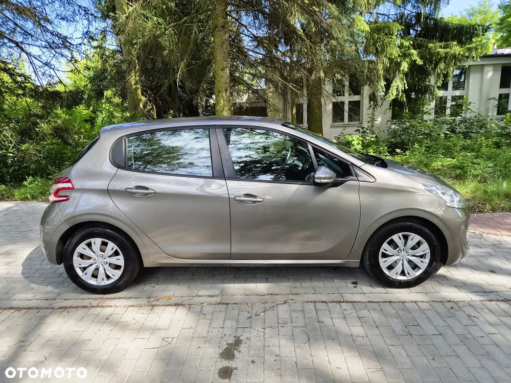 Peugeot 208 - 36