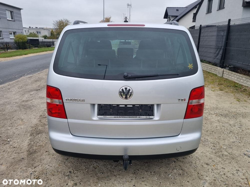 Volkswagen Touran - 16