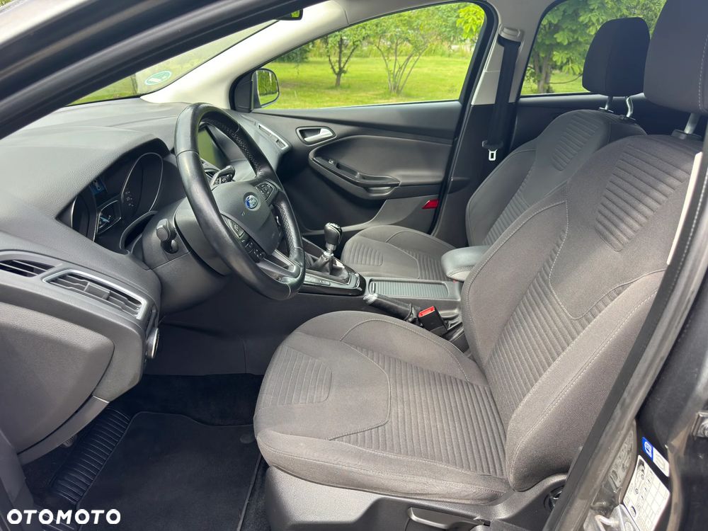 Ford Focus 1.0 EcoBoost Titanium - 24