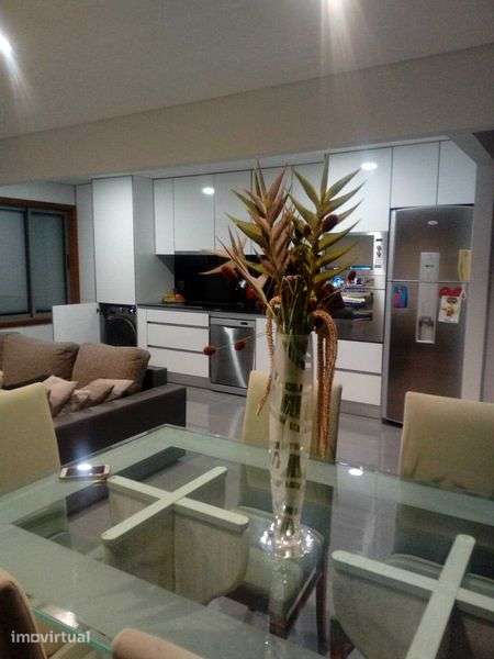 T2 Triplex (poderá ser T3) em Canelas - Grande imagem: 5/12