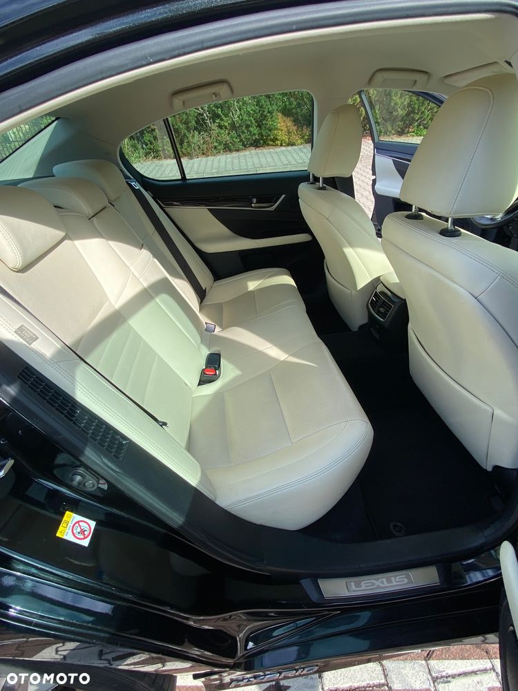 Lexus GS - 16