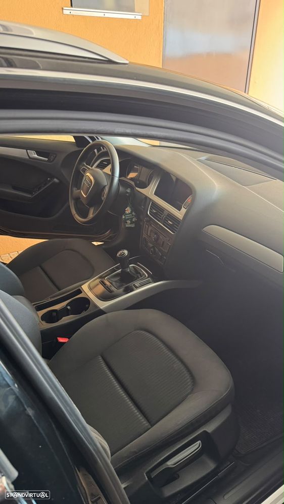 Audi A4 2010 photo 5