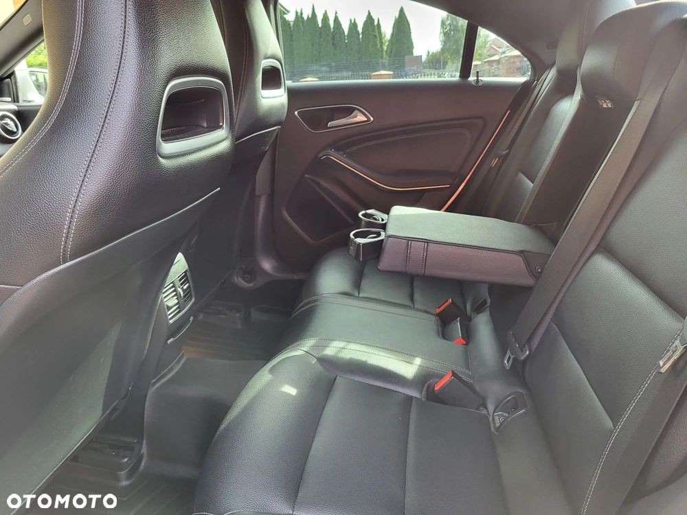 Mercedes-Benz CLA 250 7G-DCT - 9