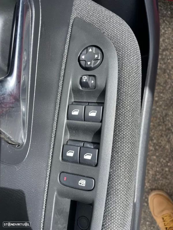 Peugeot 208 - 6
