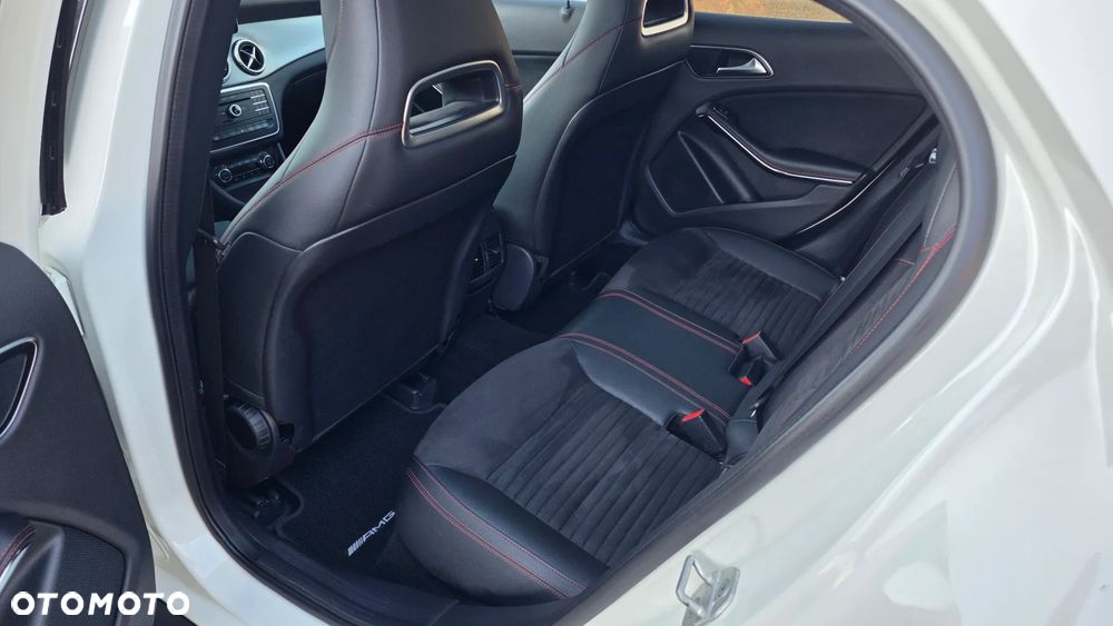 Mercedes-Benz GLA 200 d 4-Matic AMG Line - 13