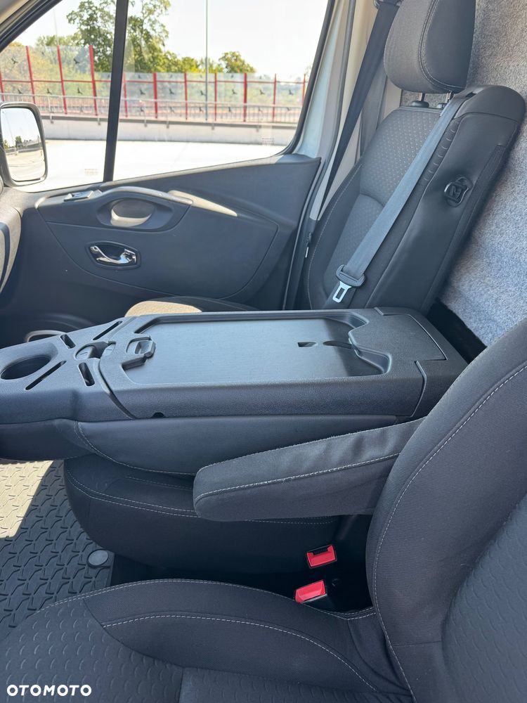 Opel Vivaro - 10