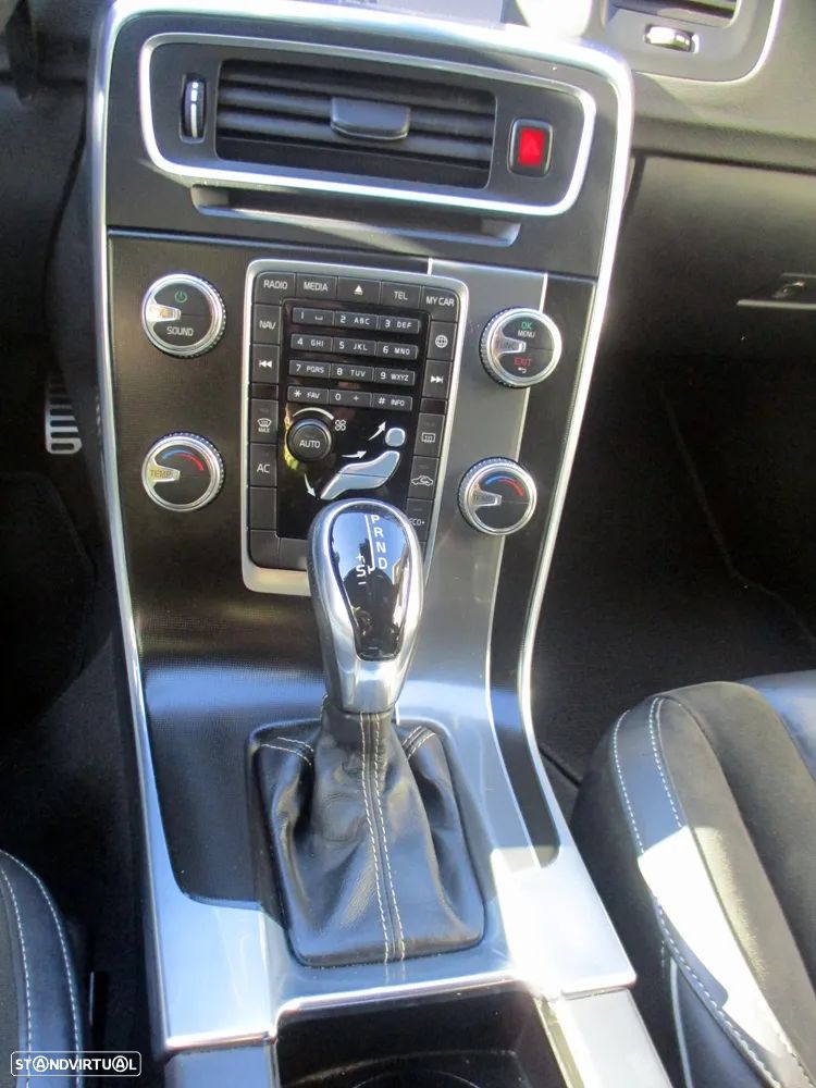 Volvo V60 2.0 D4 R-Design Summum Geartronic - 35