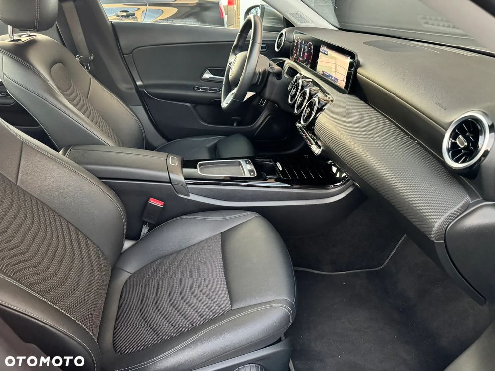 Mercedes-Benz CLA 200 Progressive 7G-DCT - 18