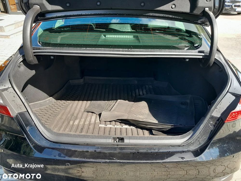 Toyota Camry 2.5 Hybrid Executive CVT - 35