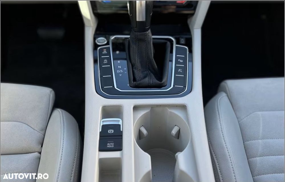 Volkswagen Passat Variant 2.0 TDI SCR DSG 4Motion Elegance - 19