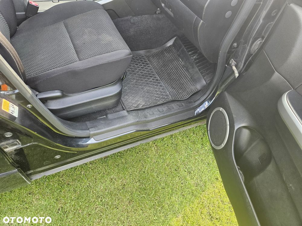 Suzuki Grand Vitara 2.0 - 9