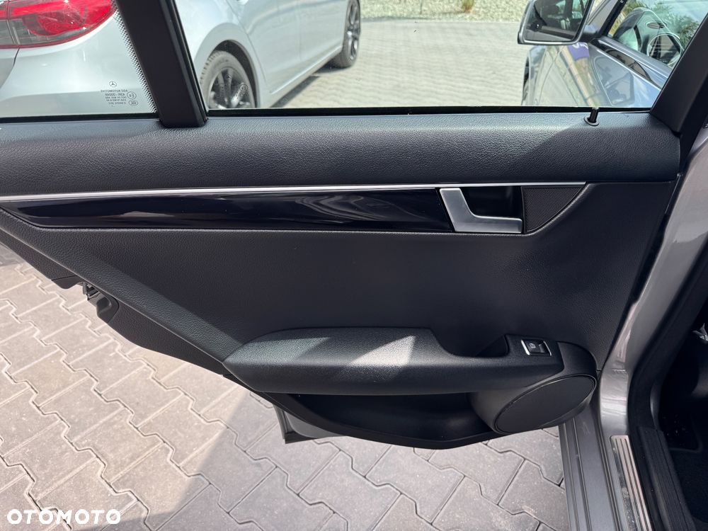 Mercedes-Benz Klasa C 220 CDI DPF Elegance - 18