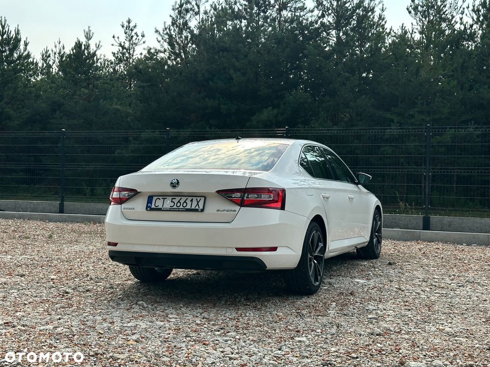 Skoda Superb 2.0 TDI Ambition DSG7 - 32