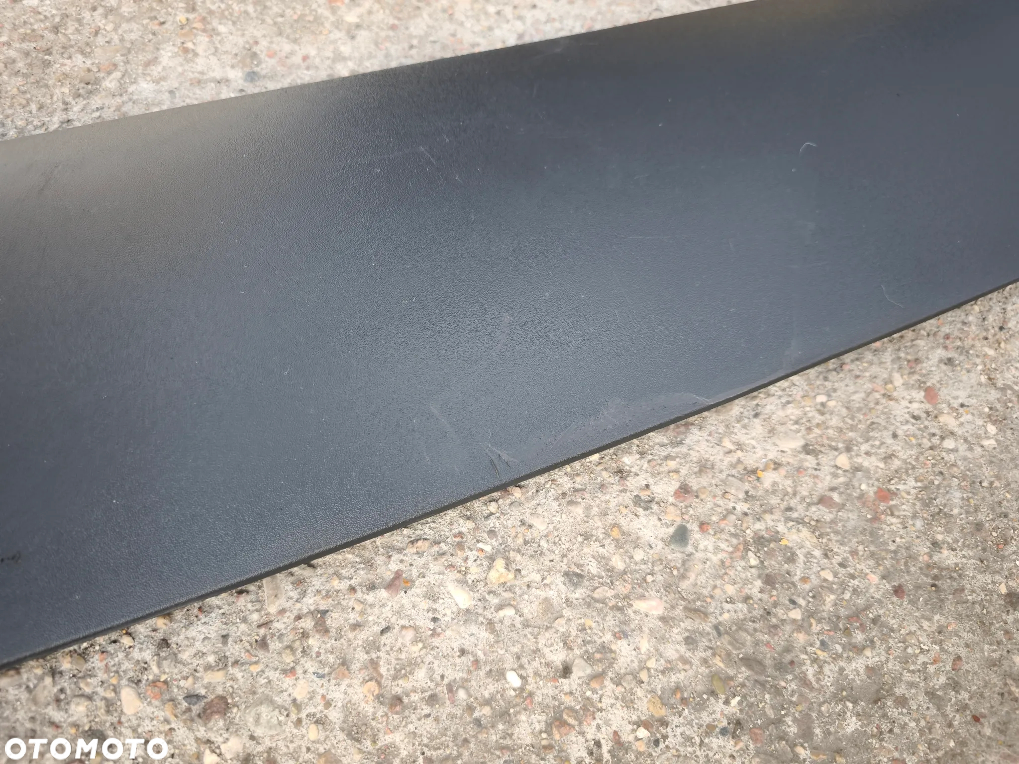 Listwa lewa tylna A 910 690 58 00 Mercedes-Benz Sprinter 907 910 - 2