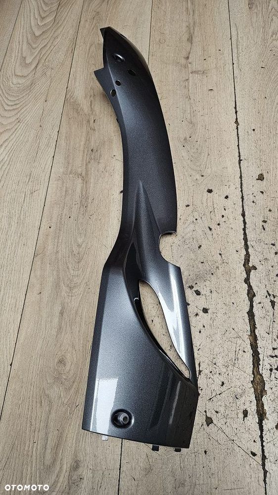 Oryginalna listwa boczna lewa SYM GTS 125 / 300 Joymax  83620-HTA-000-IF - 5