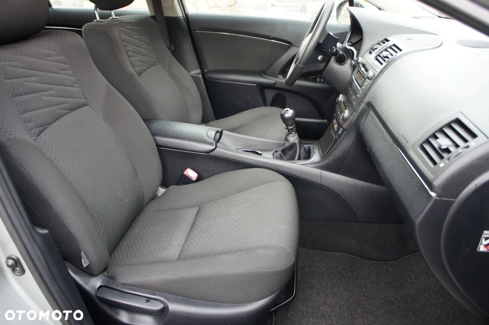 Toyota Avensis 1.8 Comfort - 18