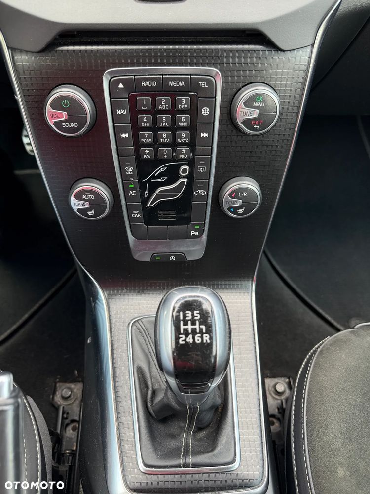 Volvo V40 D2 Drive-E R-Design Momentum - 17