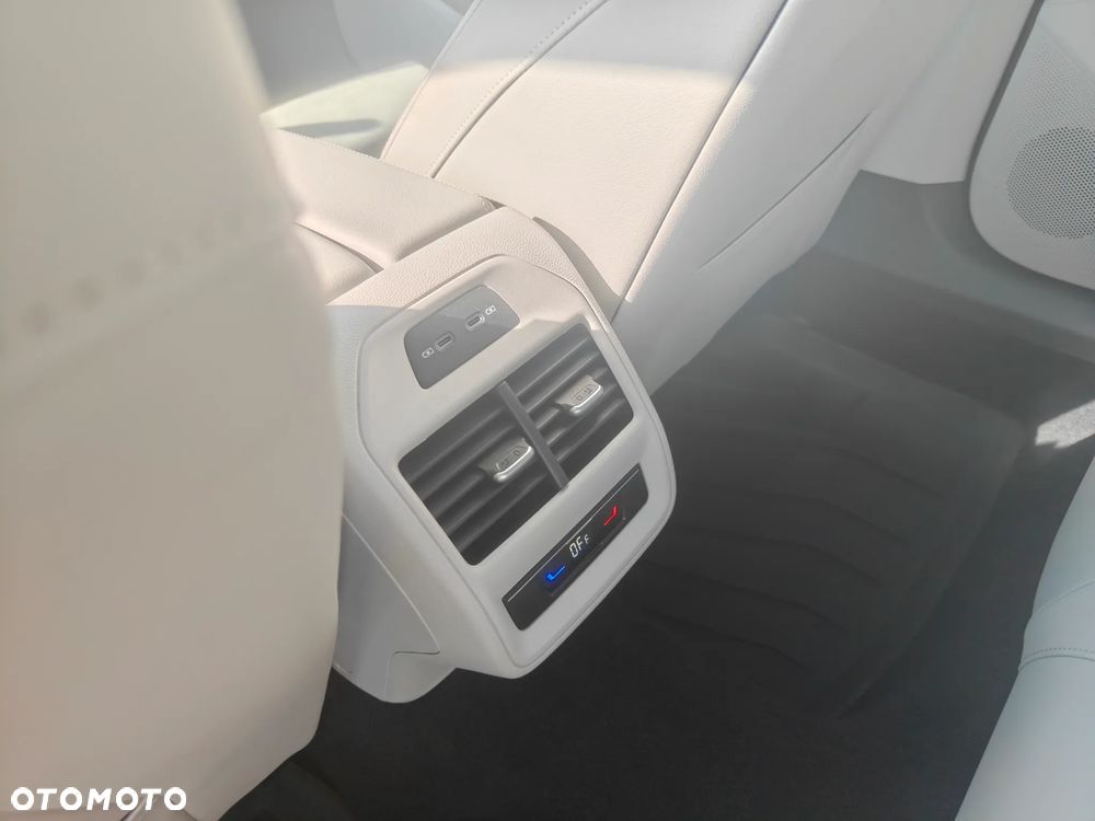 Volkswagen Passat - 13