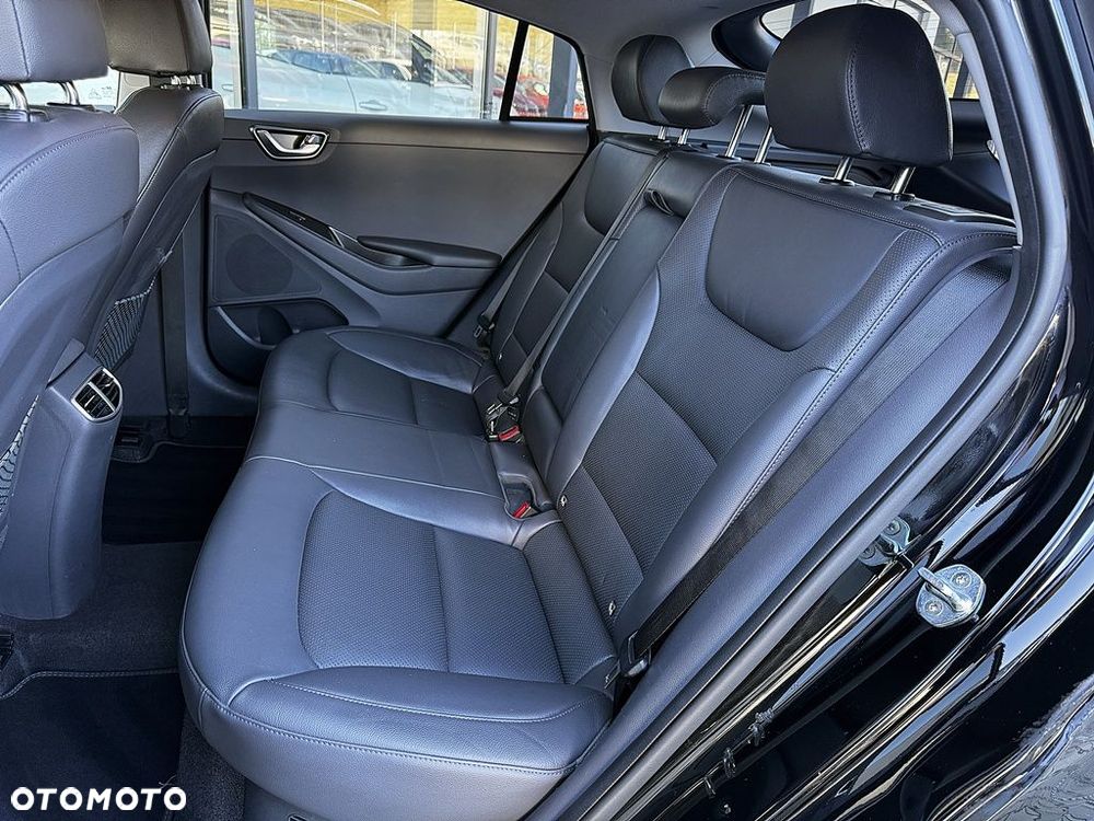 Hyundai IONIQ - 13