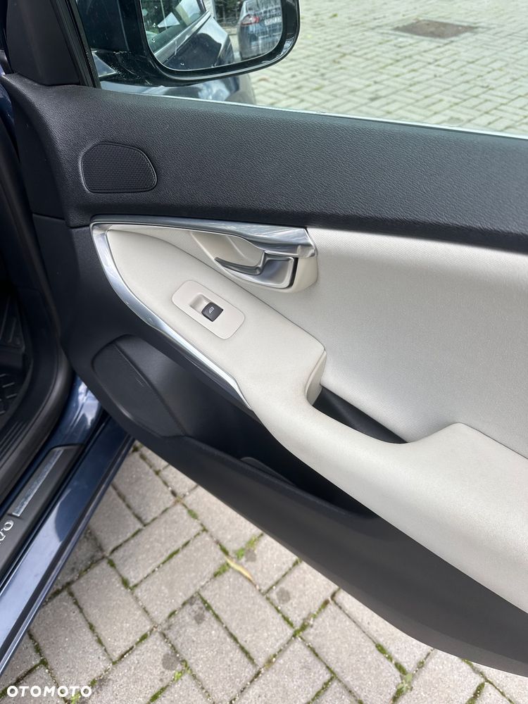 Volvo V40 D3 Momentum - 25