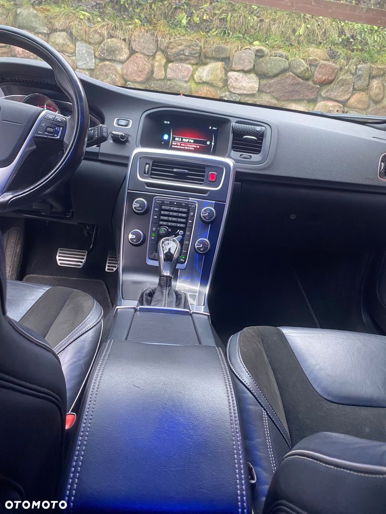 Volvo V60 D4 Geartronic Momentum - 20