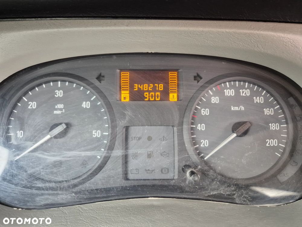 Opel Vivaro - 8