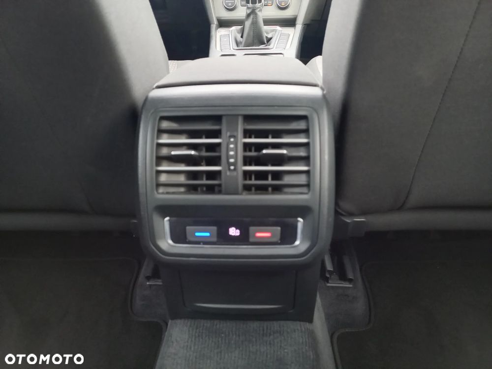 Volkswagen Passat - 27