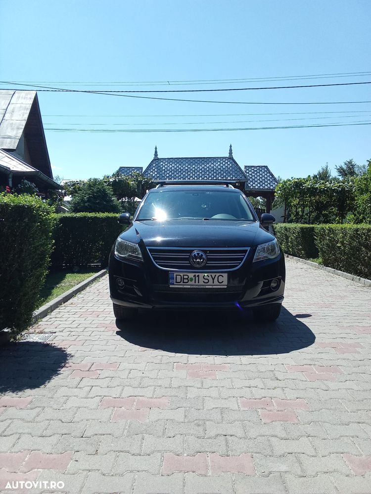 Volkswagen Tiguan - 1