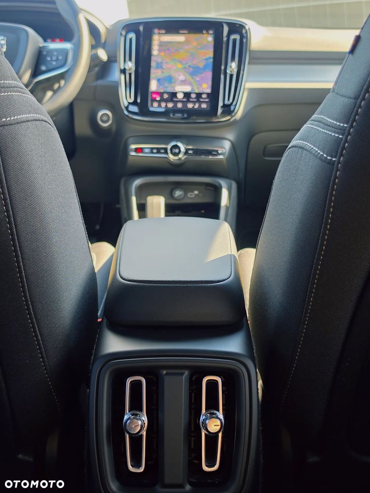 Volvo XC 40 B3 Plus Bright - 27
