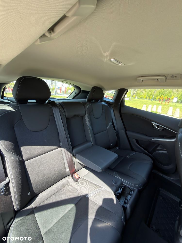 Volvo V40 T2 Momentum - 14