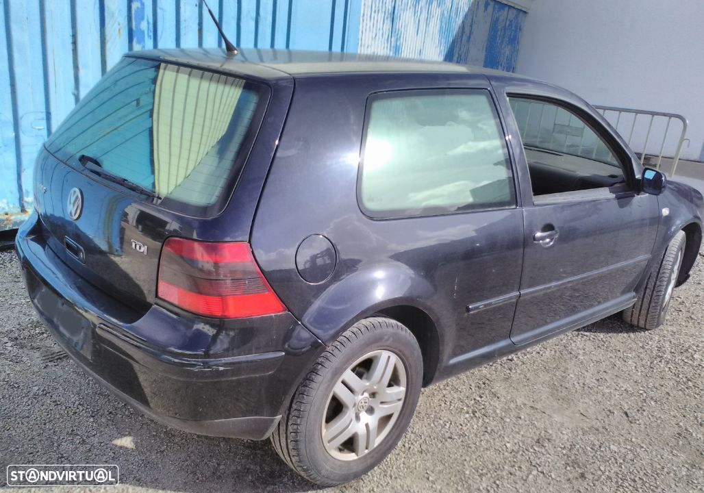 VW Golf IV 1.9 TDI de 2002 para peças - 3