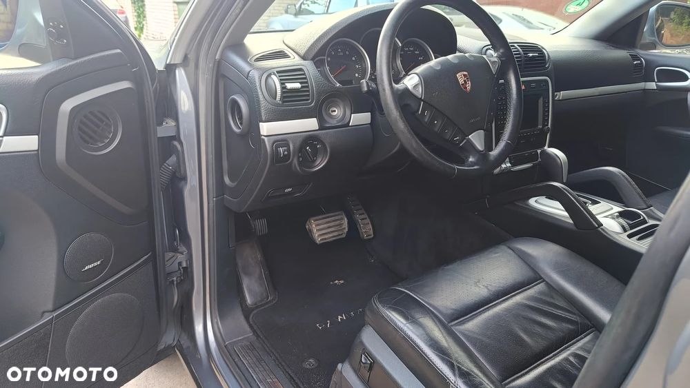 Porsche Cayenne - 21