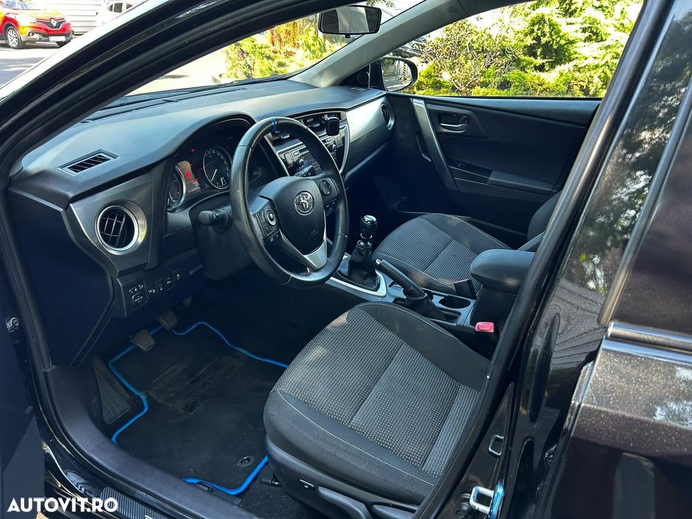 Toyota Auris 2.0 L D-4D Stop&Start Luna - 9