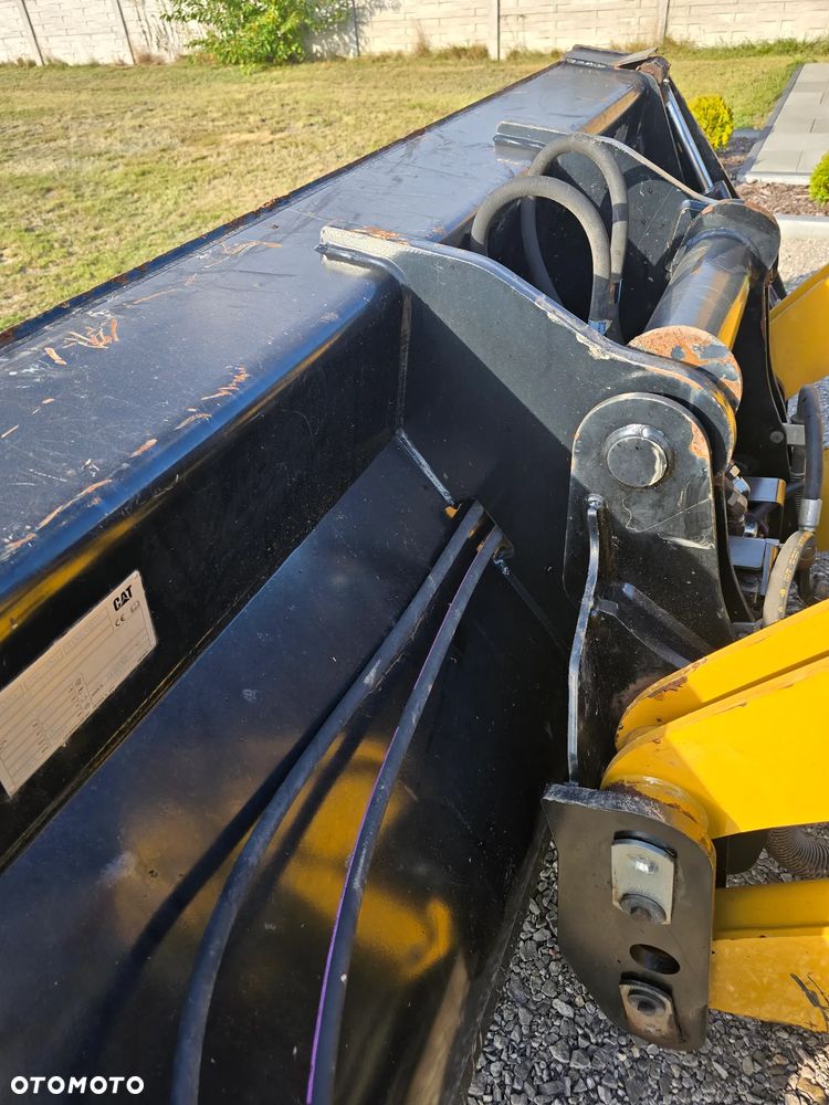 Caterpillar - 9