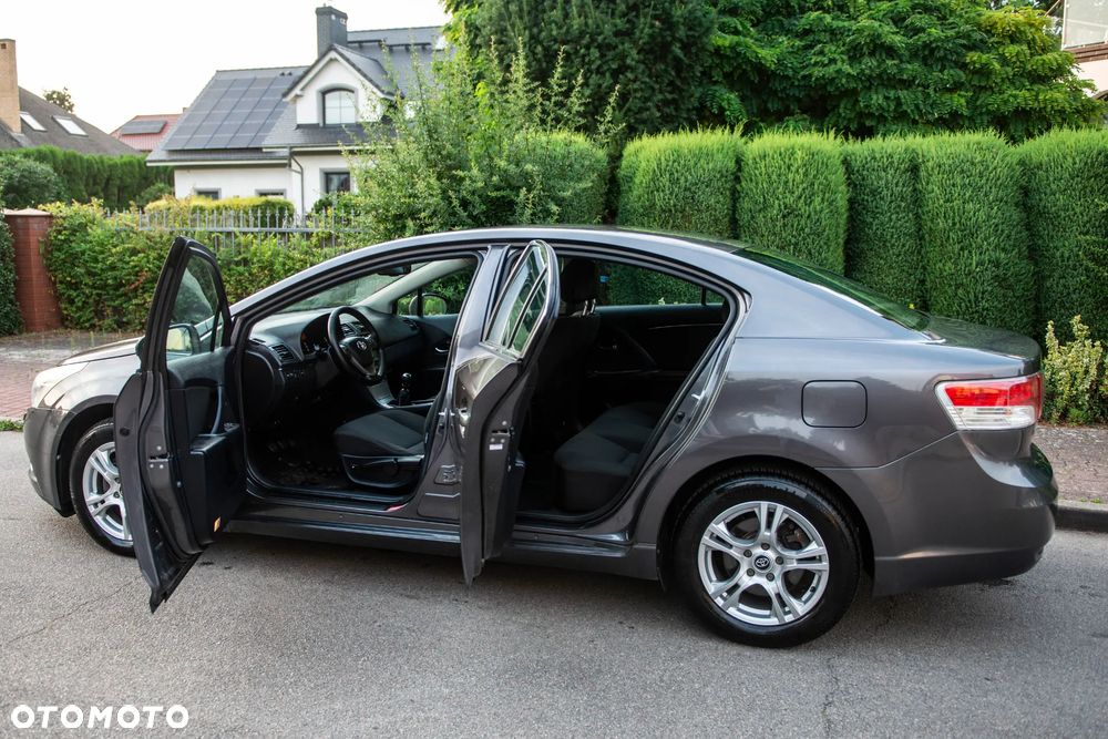 Toyota Avensis Touring Sports 1.8 Comfort - 16