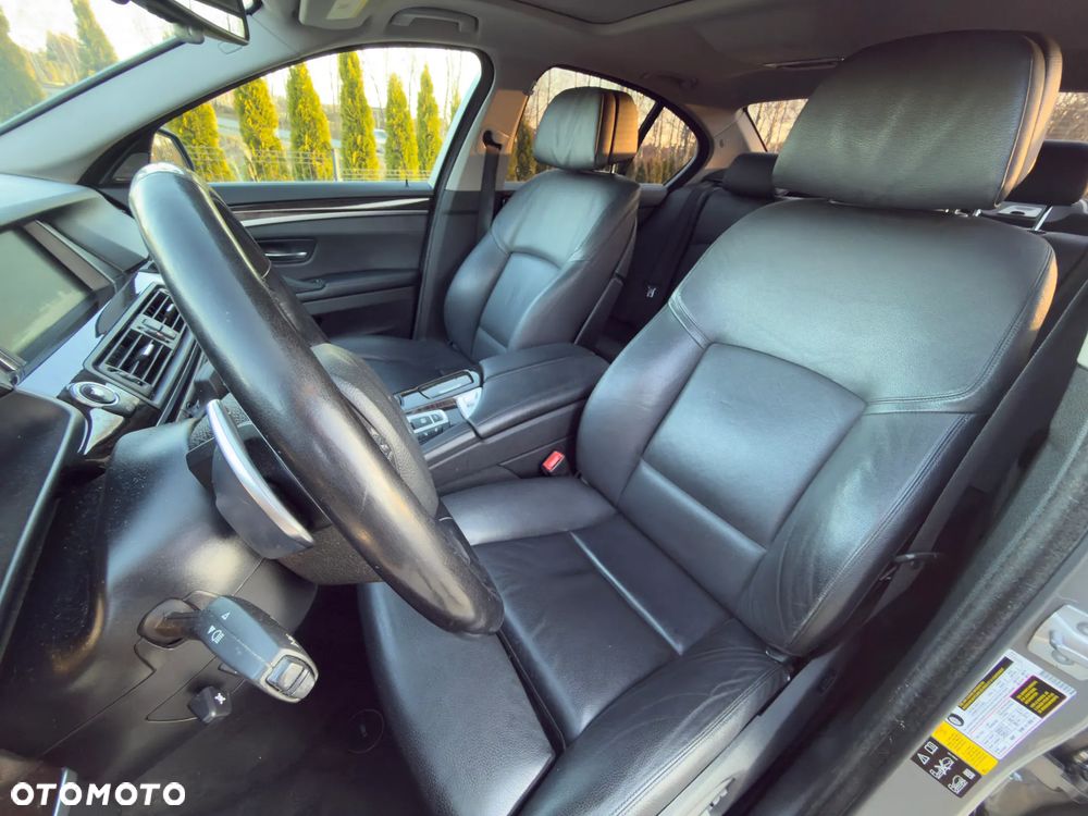 BMW Seria 5 528i xDrive Sport-Aut Luxury Line - 19