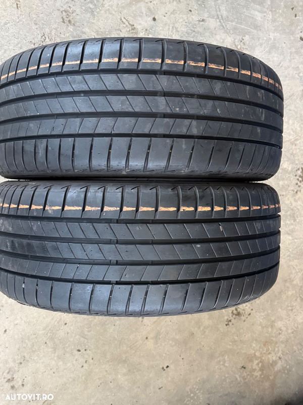 Vând 2 anvelope 225/40/19 bridgestone de vară ca noi