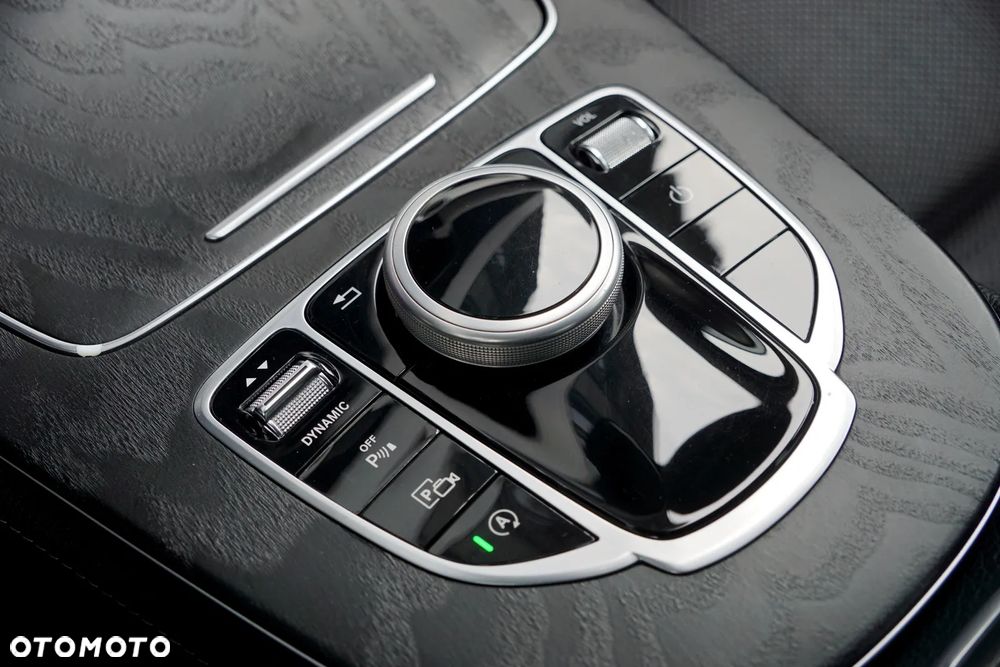 Mercedes-Benz Klasa E 220 d 4-Matic 9G-TRONIC - 38