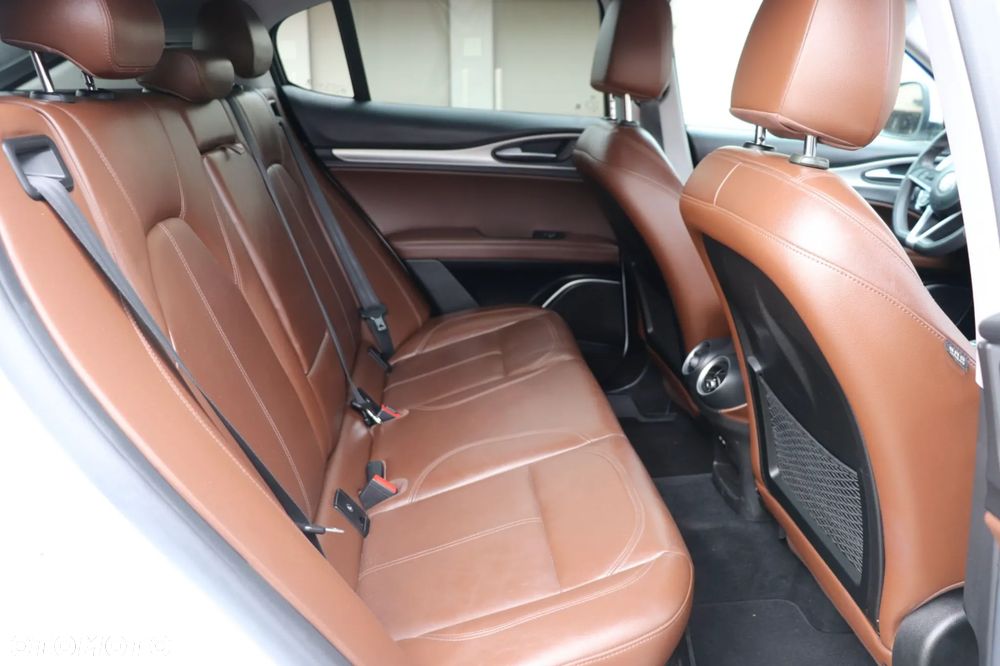 Alfa Romeo Stelvio 2.0 Turbo Veloce TI Q4 - 16