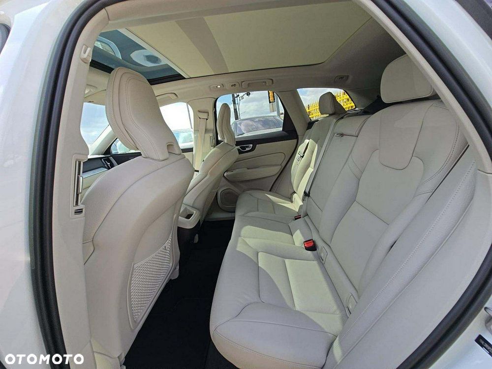 Volvo XC 60 B5 B AWD Plus Bright - 10