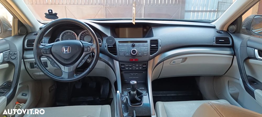 Honda Accord 2.0i MT Executive - 6