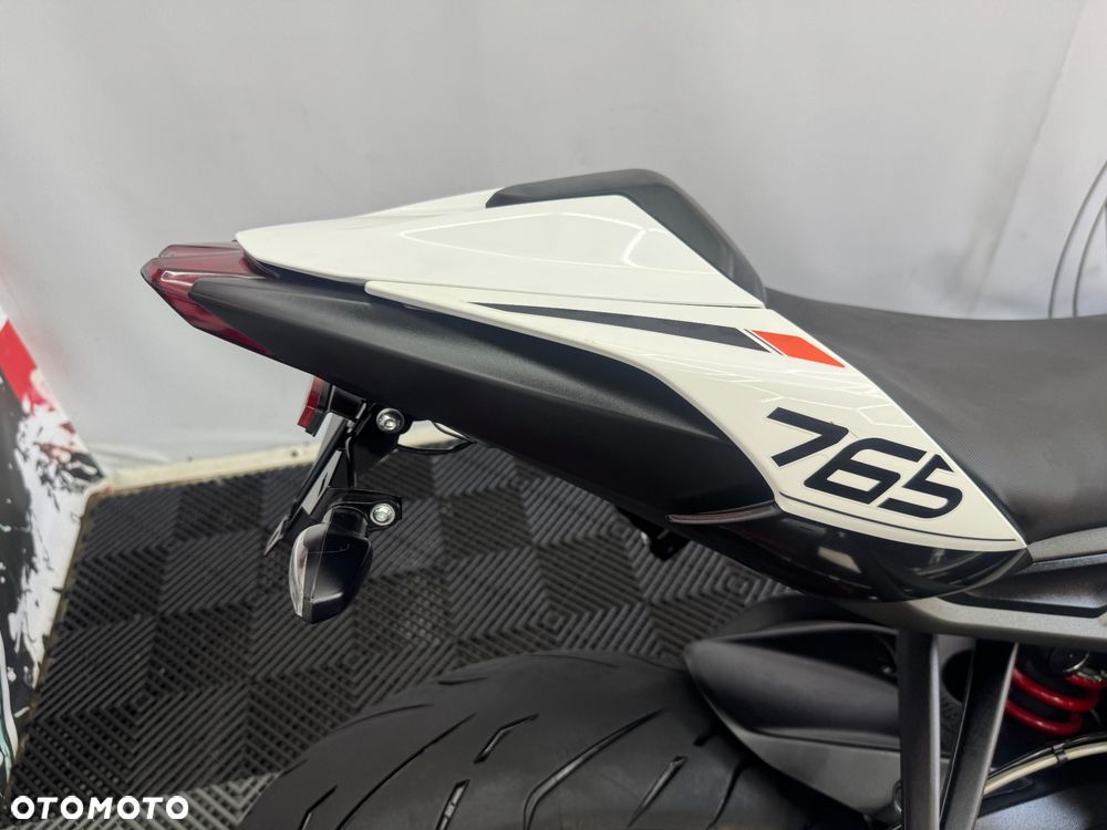 Triumph Street Triple - 30