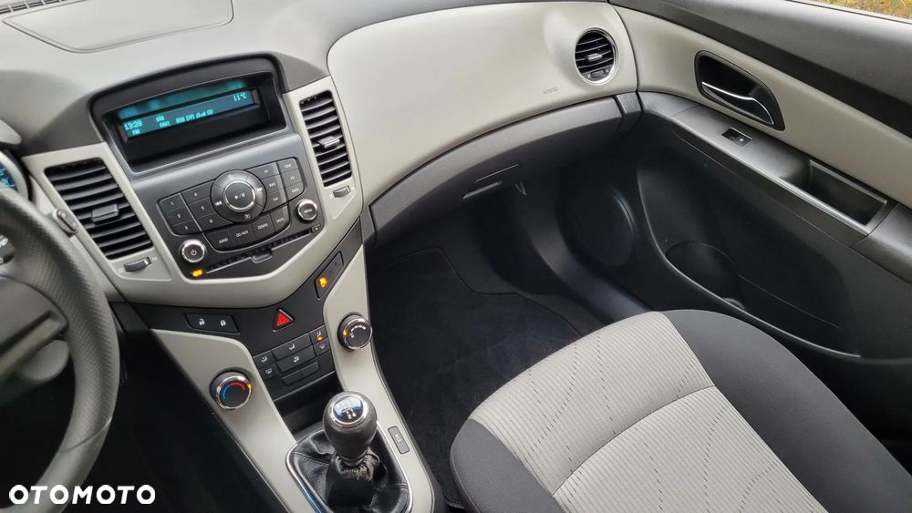 Chevrolet Cruze 1.6 LS - 15