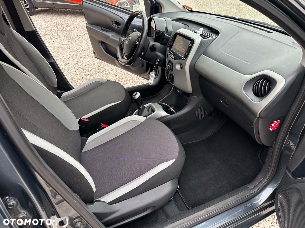 Toyota Aygo x-clusiv - 13