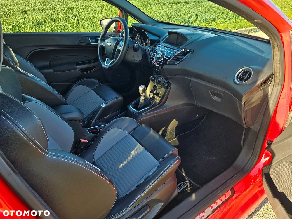 Ford Fiesta 1.6 EcoBoost ST - 14