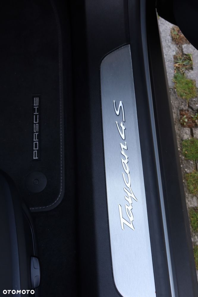 Porsche Taycan 4S Cross Turismo - 9