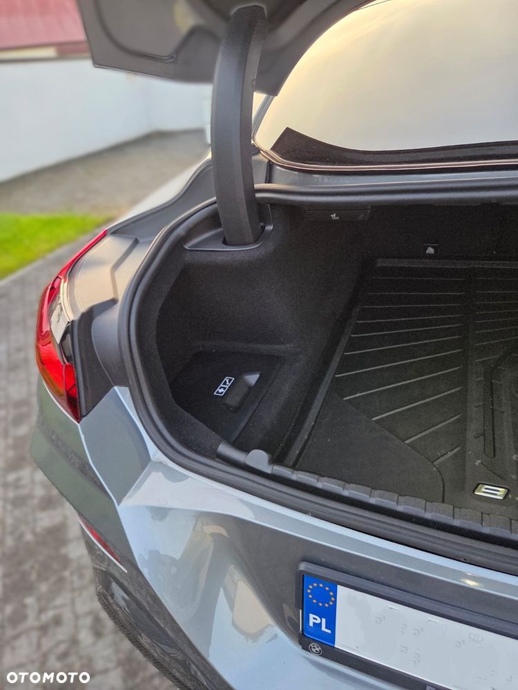 BMW Seria 8 - 18