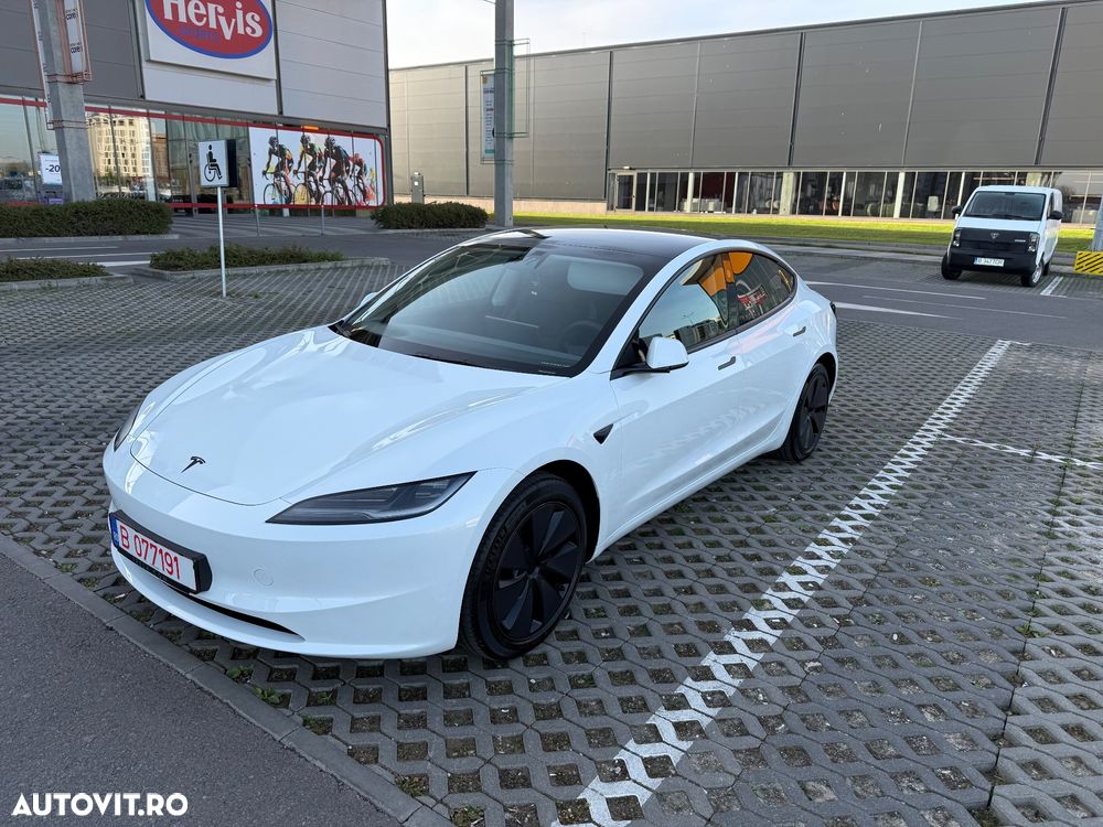 Tesla Model 3 - 4