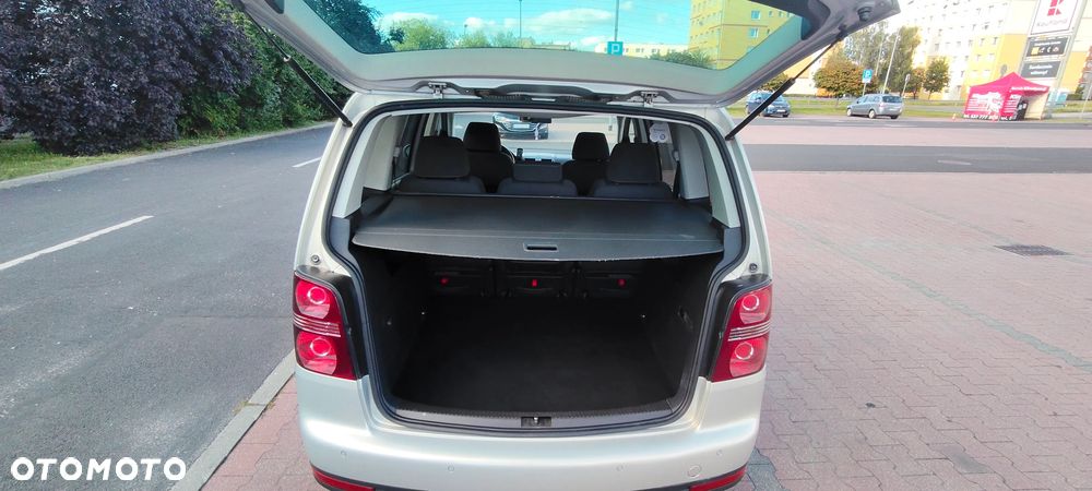 Volkswagen Touran 1.9 TDI DPF BlueMot Trendline - 6